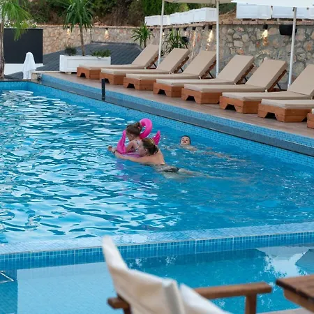 Otel Memaj 4*